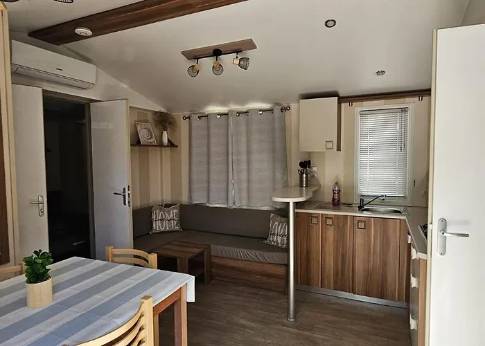 Campsite Mobil 6 Personnes Confort Ocean Climatise Avec Piscine Agde